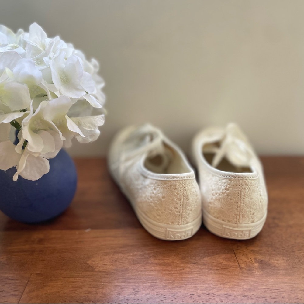 Keds White Lace Sneakers Vintage-Inspired - Picture 4 of 4